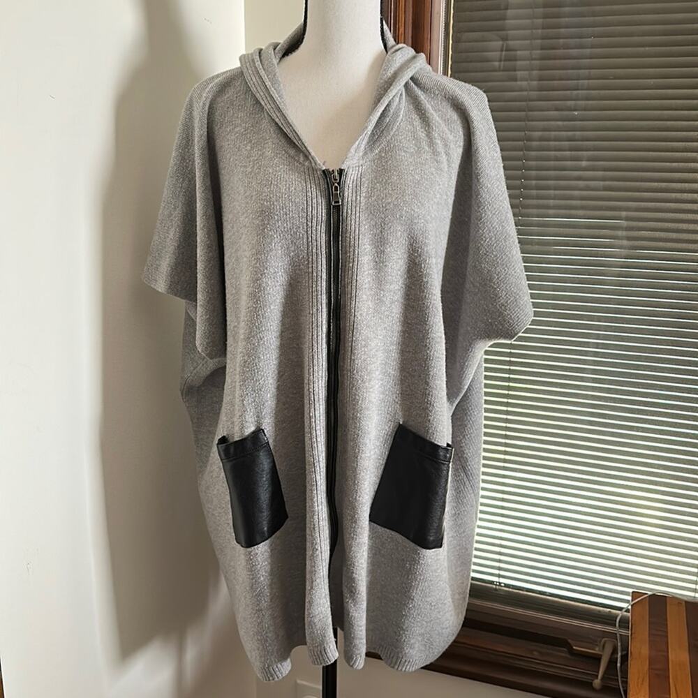 Walter Baker | Oversized sleeveless sweater with hoodie Size M